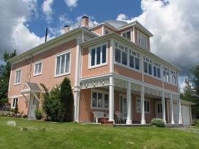 Versatile Property with incredible view on the Lake - operable as B&B