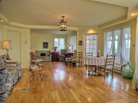 Versatile Property with incredible view on the Lake - operable as B&B