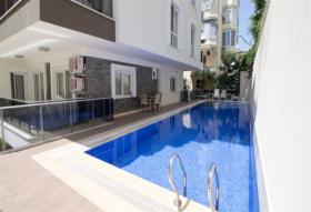 Apartment in a new luxury complex by the beach