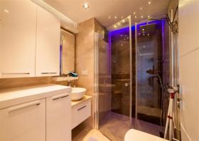 Apartment in a new luxury complex by the beach