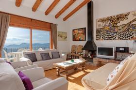 Detached house with magnificent sea view