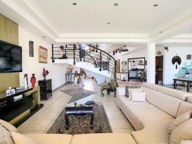 Atypical luxury penthouse with panoramic sea view