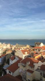 Beautifully renovated 2-bedroom apartment with outstanding views