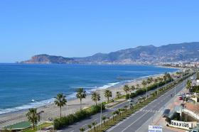 Flat with panoramic windows and sea views