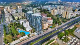 Flat with panoramic windows and sea views