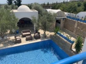 Villa in the middle of olive trees with sea view