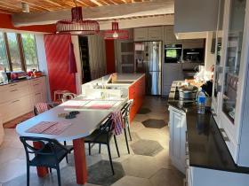 Large bastide on 3 ha - fruit trees - guest rooms - interesting profitability