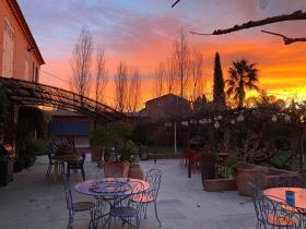 Large bastide on 3 ha - fruit trees - guest rooms - interesting profitability