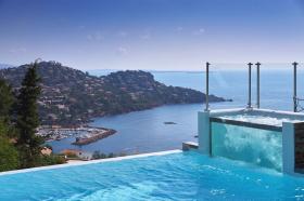 Contemporary villa with enchanting view over the bay of Miramar and the Lérins Islands