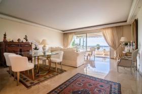 In Cannes Basse Californie, superb apartment with sea view and the Lérins Islands