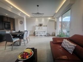 Superb apartment with terraces in a small residence with swimming pool