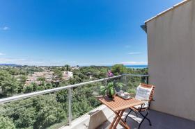 Contemporary villa with panoramic views of the city and the sea