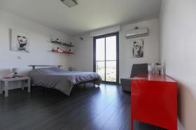 Contemporary villa with panoramic views of the city and the sea