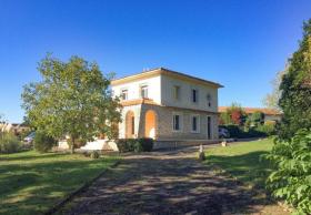 Exceptional atypical property with several buildings in a wooded park