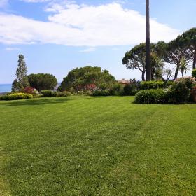 French Riviera : Apartment with panoramic sea view and beautiful landscaped garden