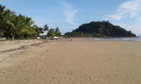 Land with house on Ambodrona beach for sale