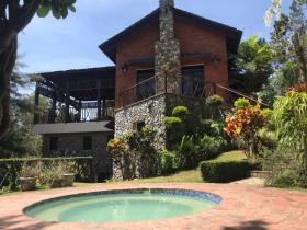 Nice villa for sale overlooking the town