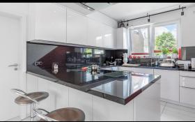 Selling a new house near Dusseldorf