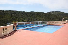 House-villa with 6 apartments not overlooked - good rental income
