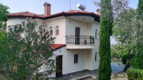 Villa for private lifestyle with marvelous view of the sea and Mount Olympus