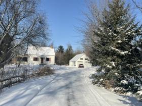 Unique farmhouse of 18 acres and 40 minutes from Montreal