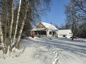 Unique farmhouse of 18 acres and 40 minutes from Montreal