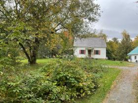 Unique farmhouse of 18 acres and 40 minutes from Montreal
