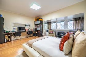 For sale luxury apartment as new near the Tejo River