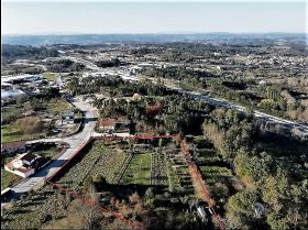 Spacious property in need of renovation, 13.680m2 plot