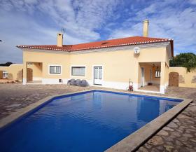 Four room villa 234 m2 of living space on a plot of 1050m2 with swimming pool