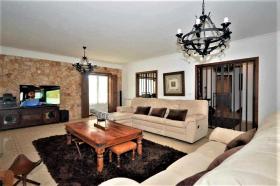 Four room villa 234 m2 of living space on a plot of 1050m2 with swimming pool