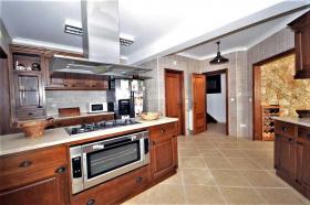Four room villa 234 m2 of living space on a plot of 1050m2 with swimming pool