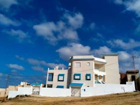 Waterfront villa facing Pilau Island