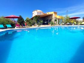 Charming villa with stunning panoramic views of the sea and countryside