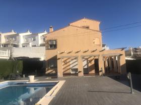 Independent house located 500 meters from the sea