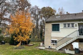 Old house in the middle of the forest in a chic area on a large, quiet lot