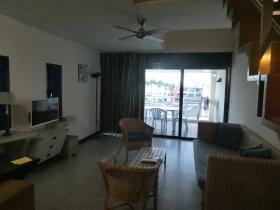 4-storey building and 21 apartments facing the sea