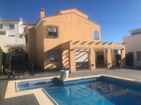 Independent house located 500 meters from the sea with great views