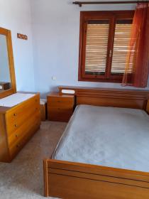 House with large plot and warehouse for sale