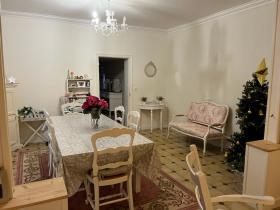 Villa in a quiet, residential setting near the city center