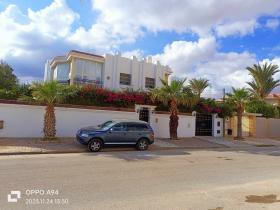 Magnificent villa in very chic area Sakiet Ezzit El Ons 1