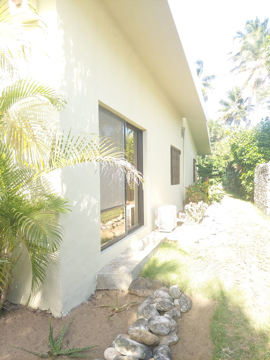 House 5 minutes from the beach - housing estate with amenities and 24-hour security + 2 commercial premises