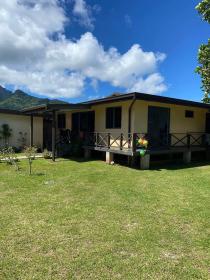 Rare and magnificent seaside property Moorea