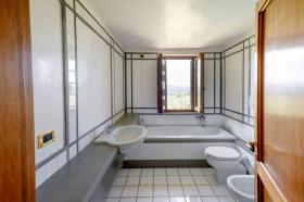 Bathroom - Prestigious Villa in the Tuscan Countryside