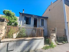 Townhouse with garden to completely renovate