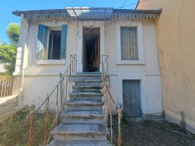 Townhouse with garden to completely renovate