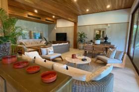 Luxury villa in a central, quiet area with sea view for 20 people