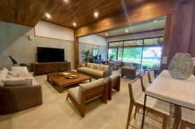 Luxury villa in a central, quiet area with sea view for 20 people