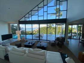 Magnificent Hollywood-style villa with exceptional sea view
