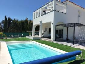 Bright independent villa completely renovated in Costa Esuri